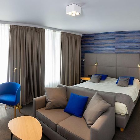 Hotel Les 3 Cles Жамблу Екстериор снимка