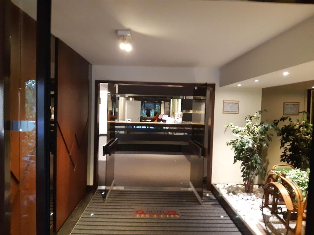 Hotel Les 3 Cles Жамблу Екстериор снимка