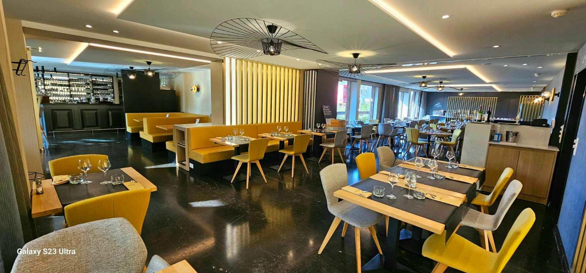 Hotel Les 3 Cles Жамблу Екстериор снимка