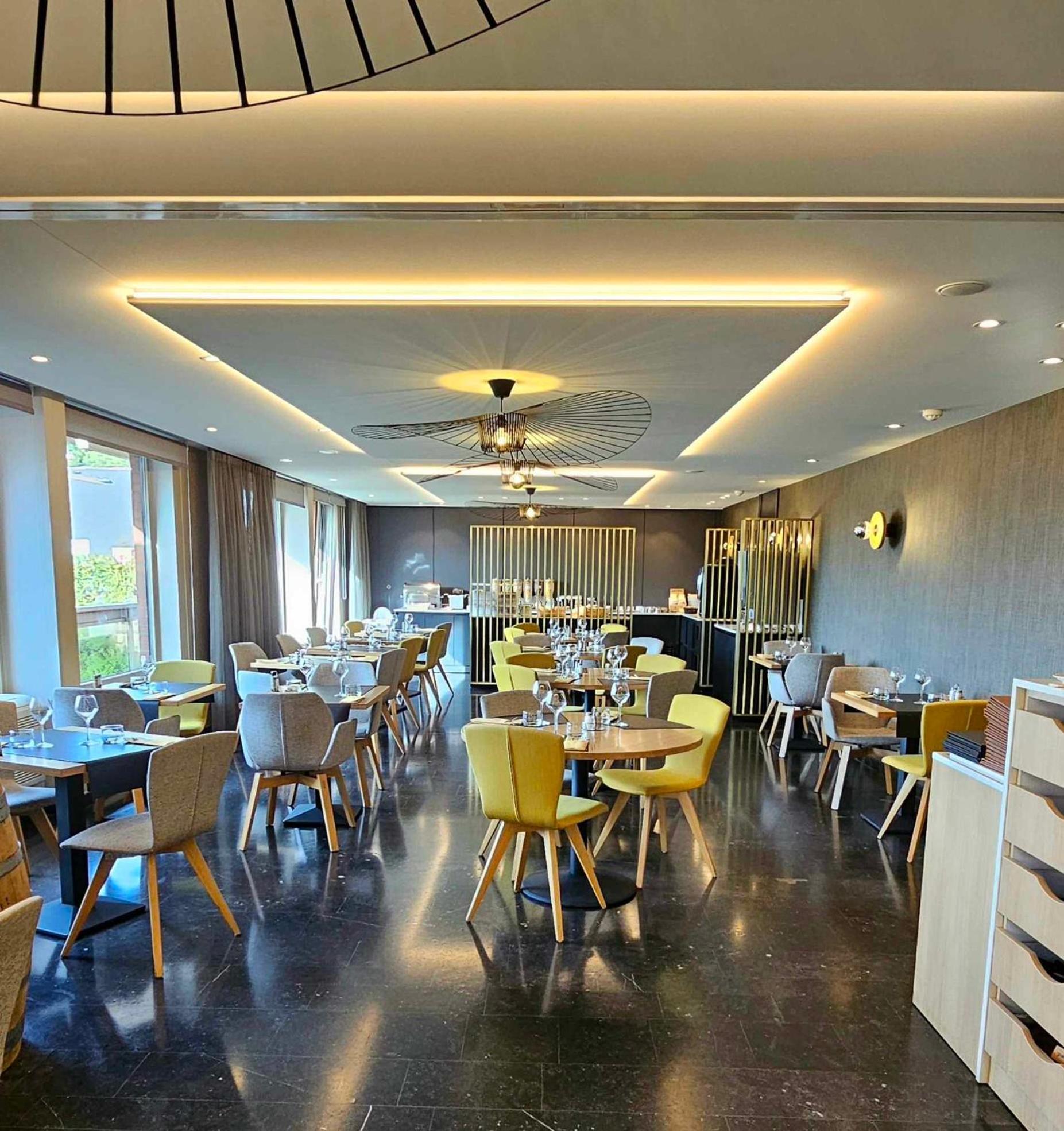 Hotel Les 3 Cles Жамблу Екстериор снимка