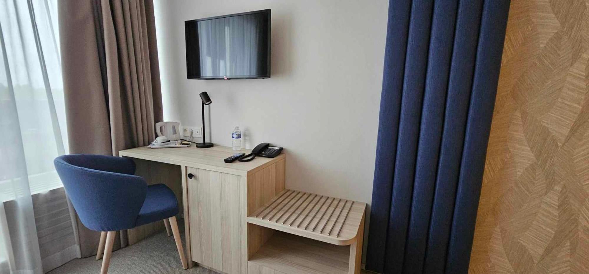 Hotel Les 3 Cles Жамблу Екстериор снимка