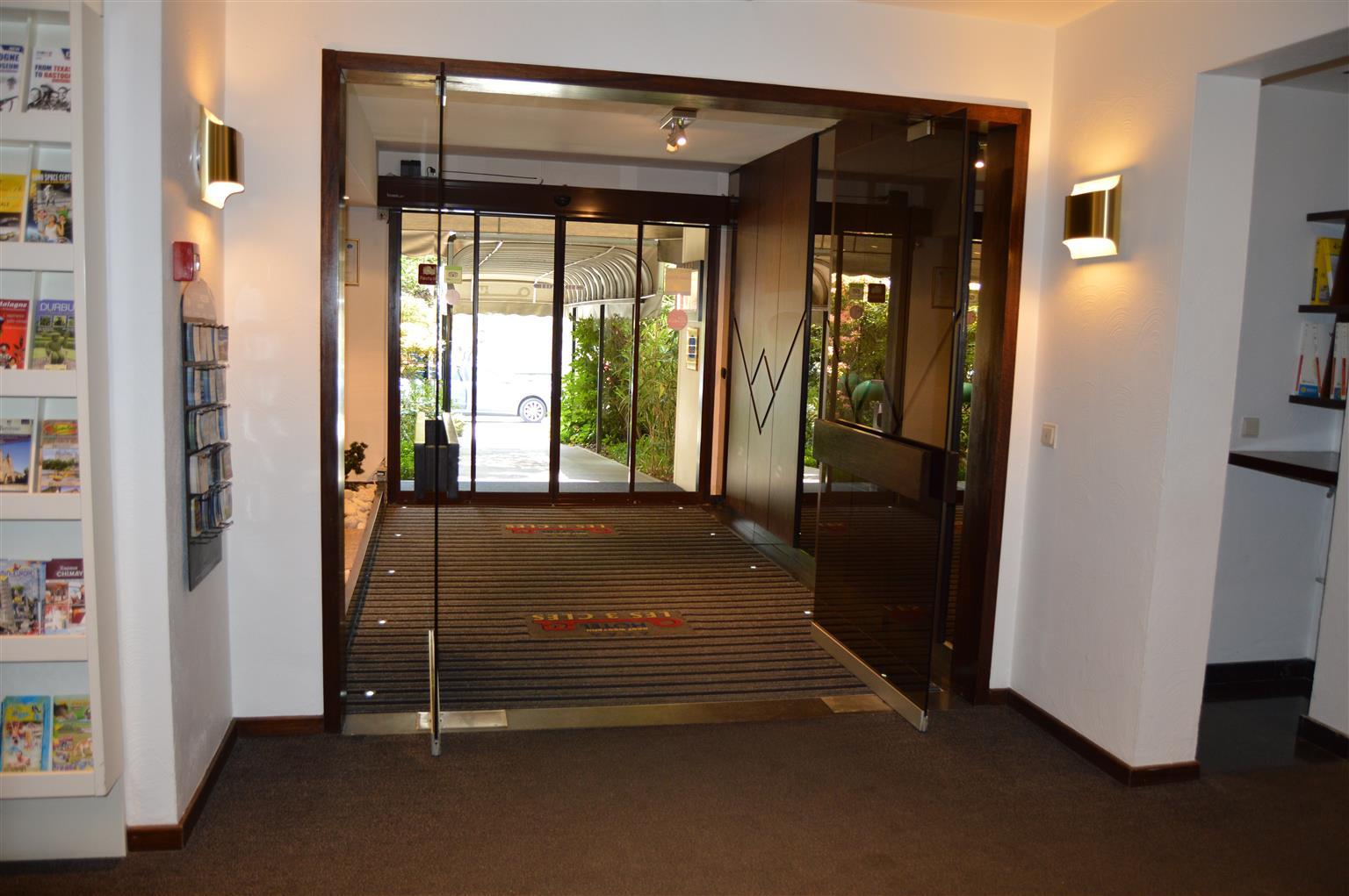 Hotel Les 3 Cles Жамблу Екстериор снимка