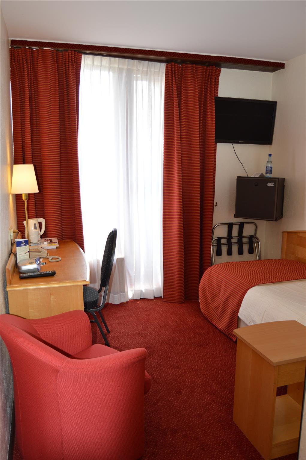 Hotel Les 3 Cles Жамблу Екстериор снимка