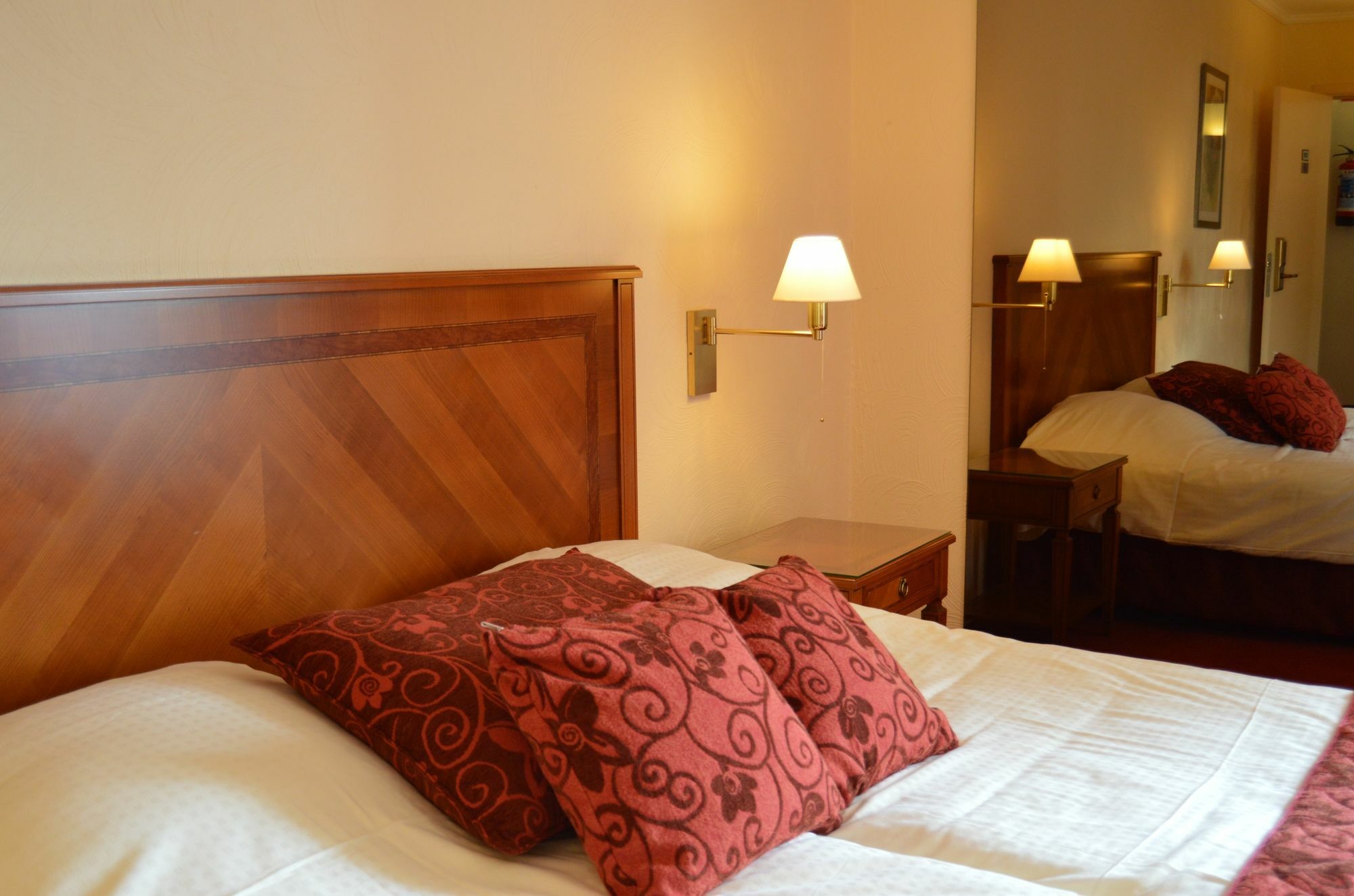 Hotel Les 3 Cles Жамблу Екстериор снимка