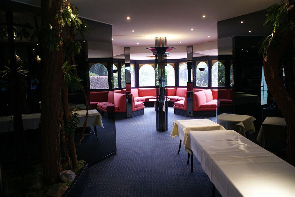 Hotel Les 3 Cles Жамблу Екстериор снимка